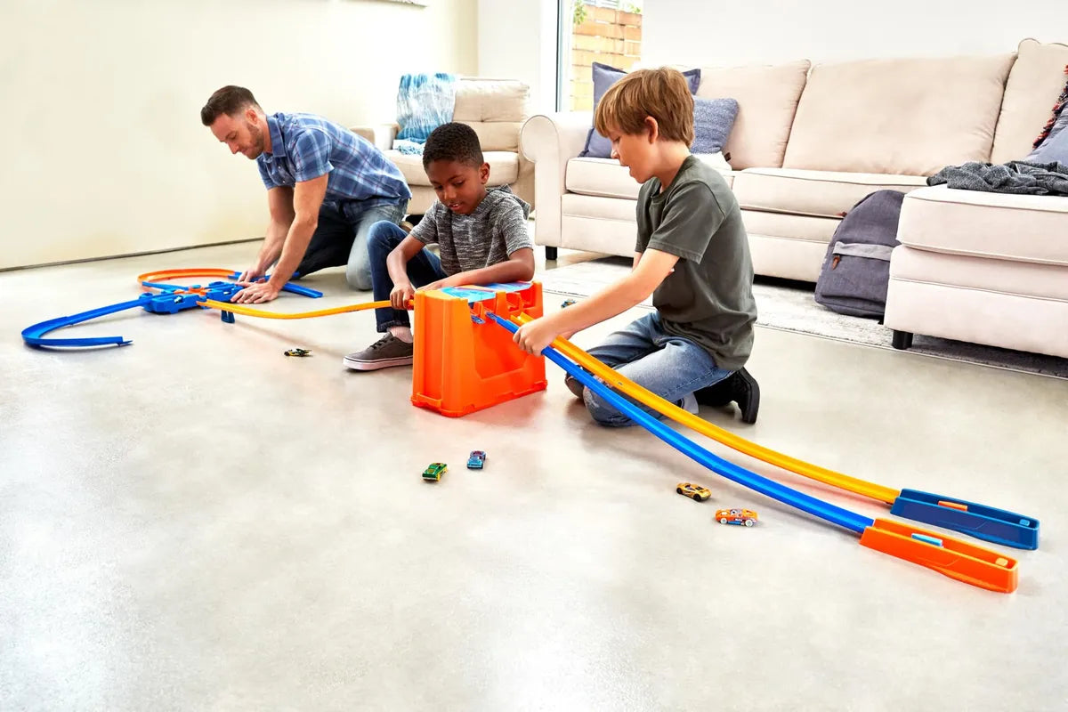 Hot Wheels Track Builder Deluxe Stunt Box & 1:64 Scale Toy Car