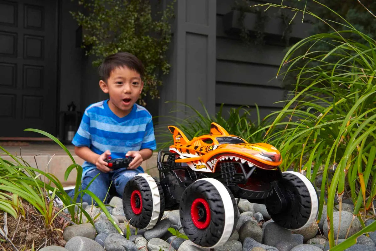 Hot Wheels Monster Trucks HW Unstoppable Tiger Shark RC